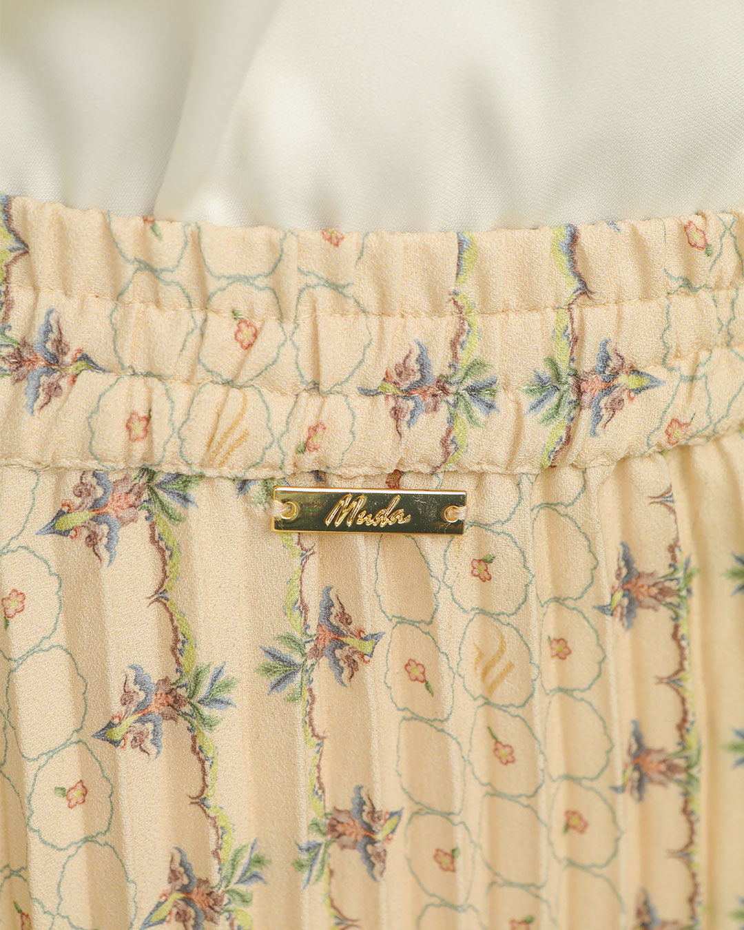ANEILA PLEATS SKIRT